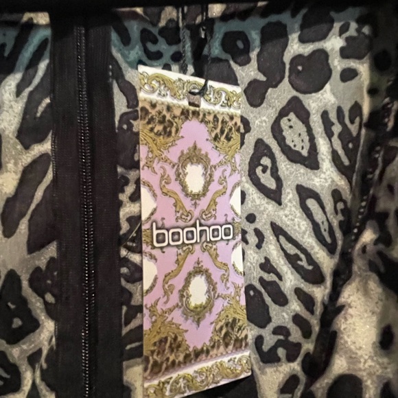 Boohoo Romoer - Picture 3 of 5